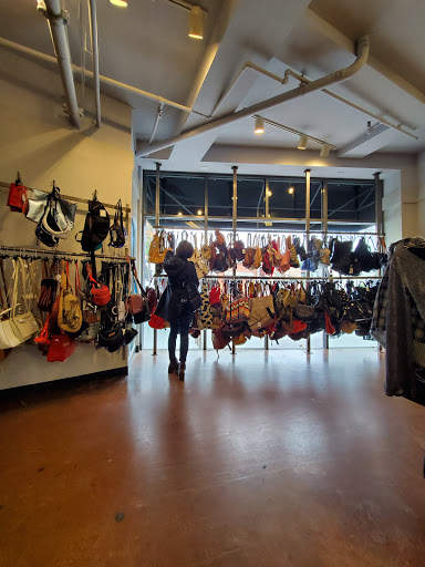 Used Clothing Store «Crossroads Trading Co», reviews and photos, 5901 College Ave, Oakland, CA 94618, USA