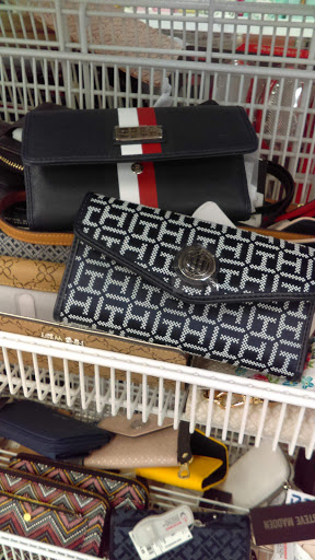 Clothing Store «Ross Dress for Less», reviews and photos, 20519 S Dixie Hwy, Cutler Bay, FL 33189, USA