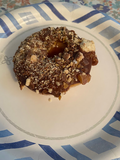 Bakery «Krispy Kreme Doughnuts», reviews and photos, 354 S Maple St, Akron, OH 44302, USA