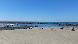 Spiaggia Fiumicino'in fotoğrafı birden fazla uzun koy ile birlikte