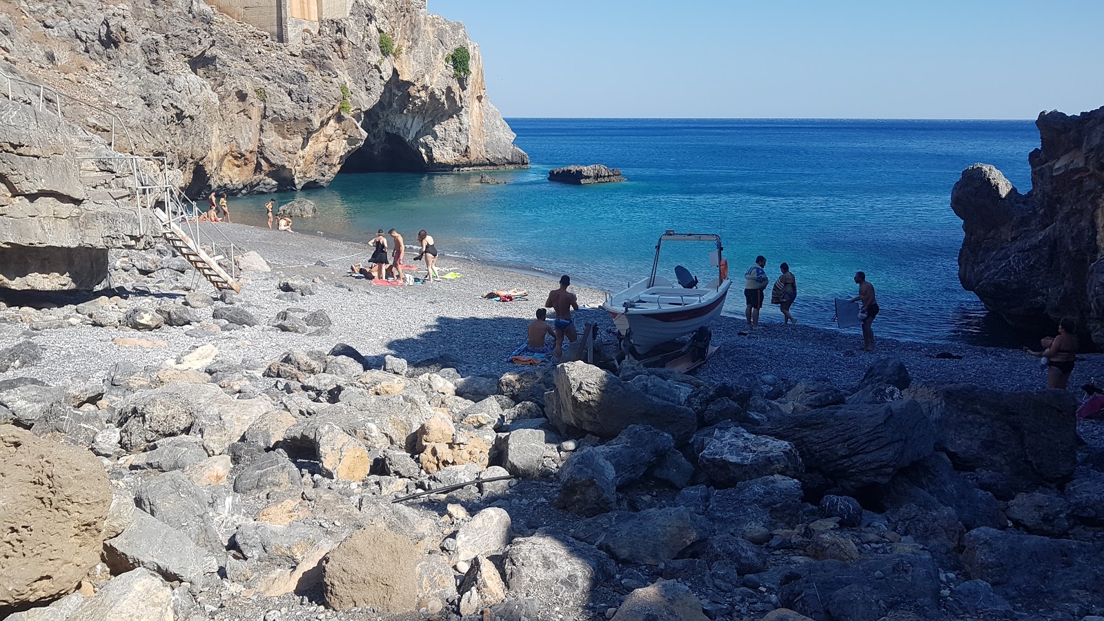 Fotografie cu Vouidomato beach cu golful minuscul