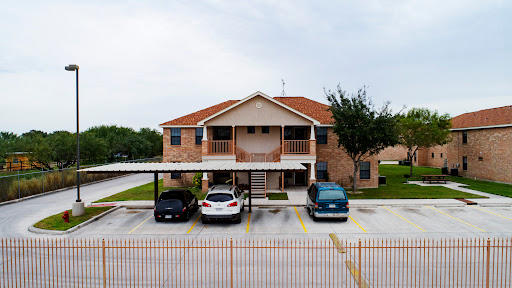 Roofing Contractor «McAllen Valley Roofing Co.», reviews and photos, 107 Calle Del Norte Dr #5c, Laredo, TX 78041, USA