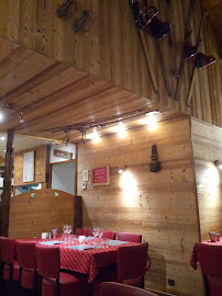 Atmosphère du Restaurant français Restaurant Chez Nath' Saint Sorlin à Saint-Sorlin-d'Arves - n°2