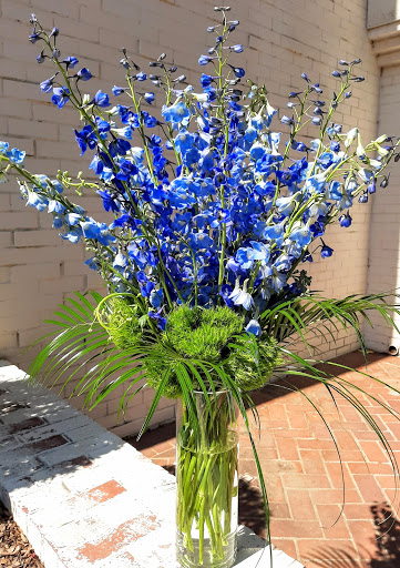 Florist «K & M Floral & Interior Plant Designs», reviews and photos, 537 Main St, Woodland, CA 95695, USA