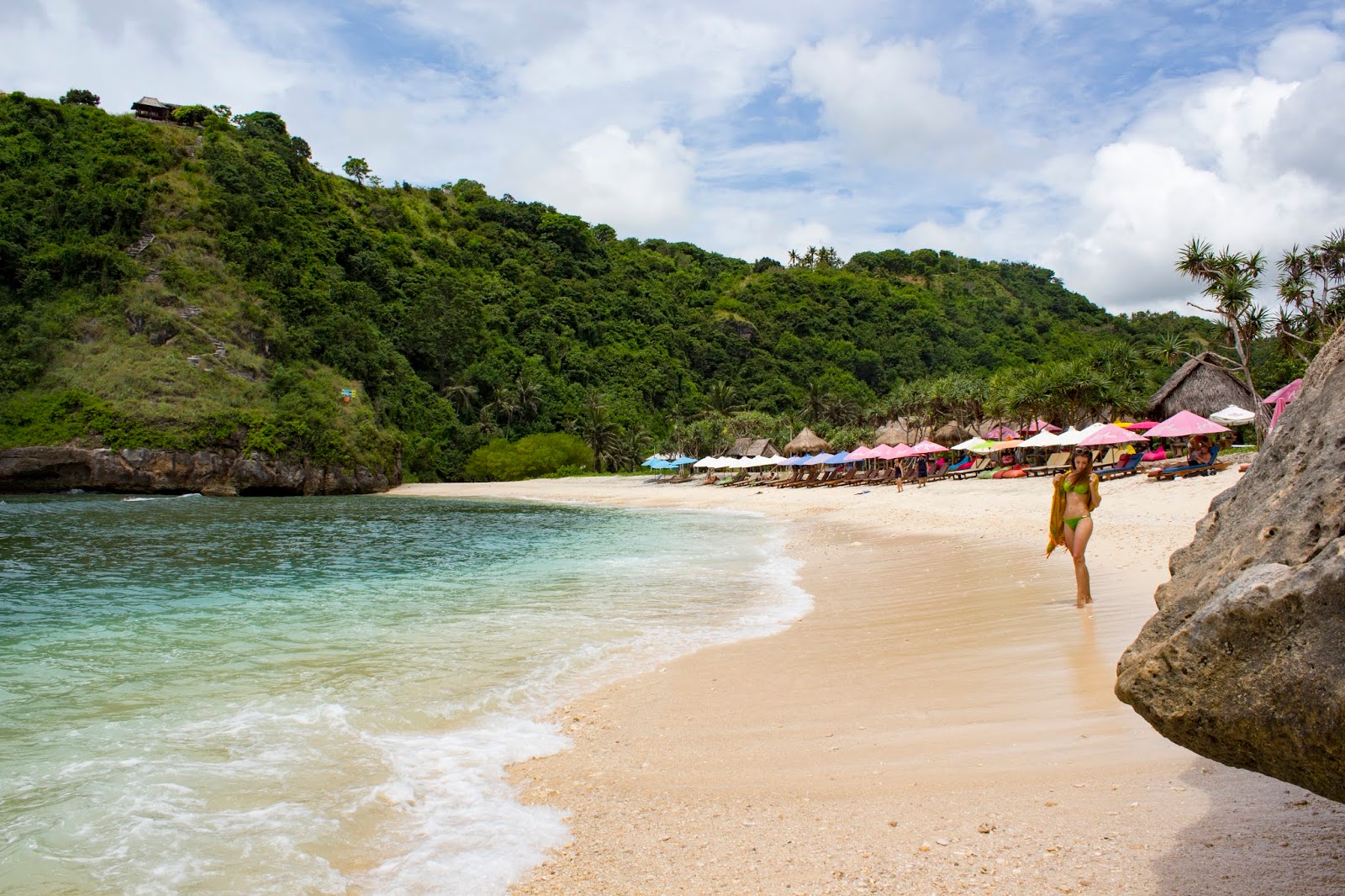 Photo de Plage d'Atuh et ses beaux paysages