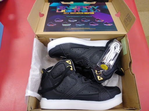 Shoe Store «Famous Footwear», reviews and photos, 179 Levittown Pkwy, Levittown, PA 19055, USA