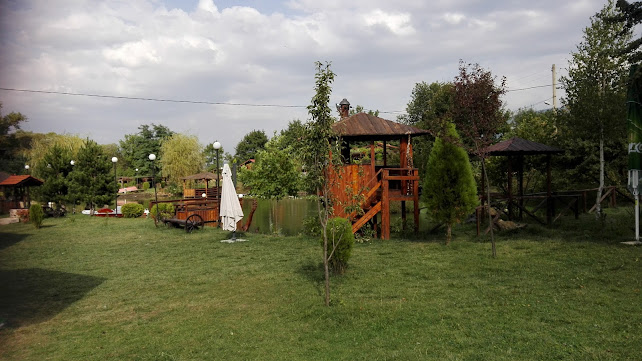 Езерото на ресторант Казабланка - Други