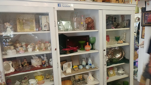 Thrift Store «Hospice Services of Lake County Thrift Store», reviews and photos, 21257 Calistoga Rd, Middletown, CA 95461, USA