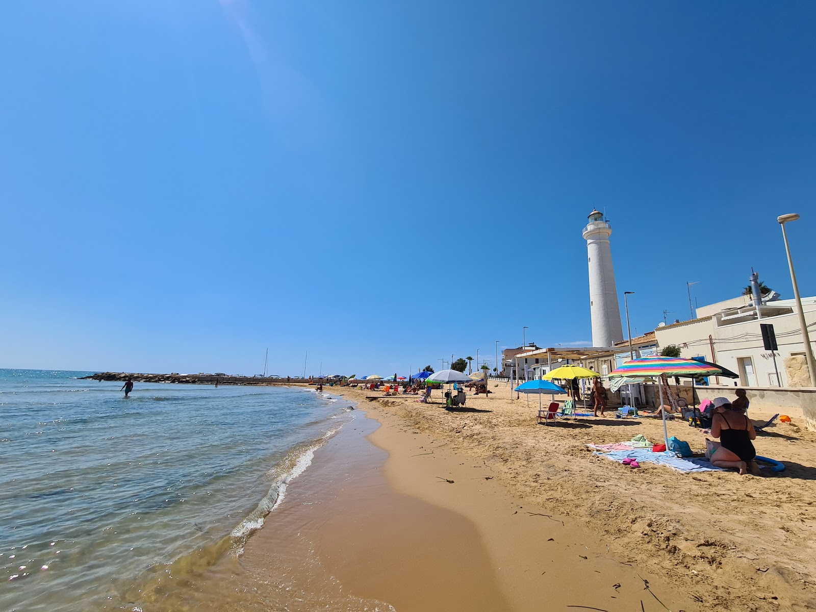 Fotografija Punta Secca z svetel pesek površino