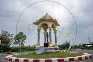 Telugu Thalli Statue image