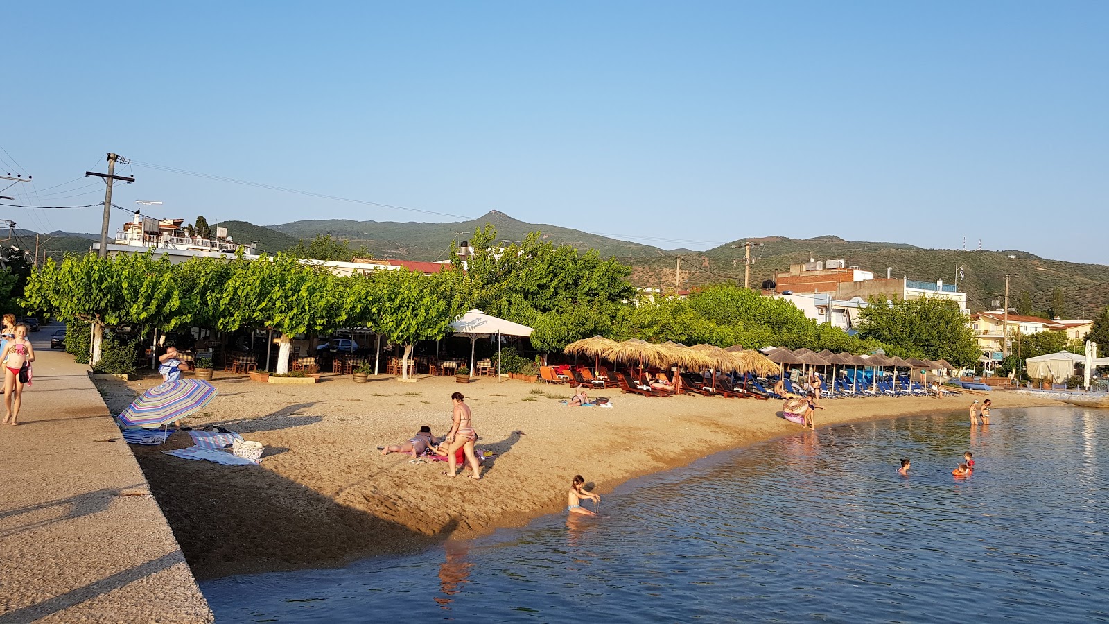 Foto von Agios Nikolaou beach mit brauner sand Oberfläche
