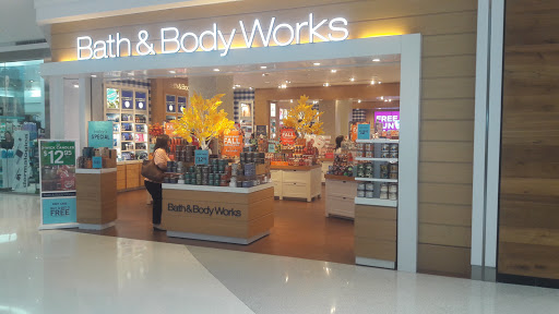 Shopping Mall «Beverly Center», reviews and photos, 8500 Beverly Blvd, Los Angeles, CA 90048, USA