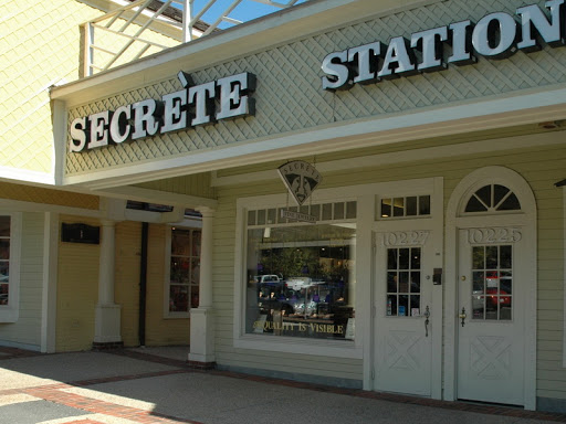 Jewelry Store «Secréte Jewelry», reviews and photos, 10227 Old Georgetown Rd, Bethesda, MD 20814, USA