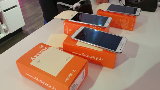 Cell Phone Store «T-Mobile», reviews and photos, 1606 N Dixie Hwy, Elizabethtown, KY 42701, USA