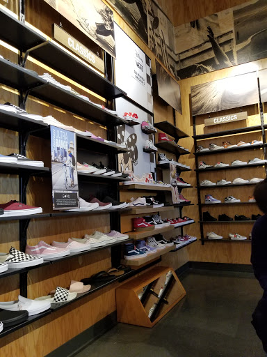 Shoe Store «Vans», reviews and photos, 9736 W Northern Ave, Peoria, AZ 85345, USA