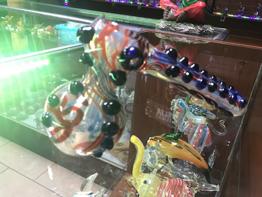 Tobacco Shop «777 smoke shop», reviews and photos, 6900 Reseda Blvd b, Reseda, CA 91335, USA