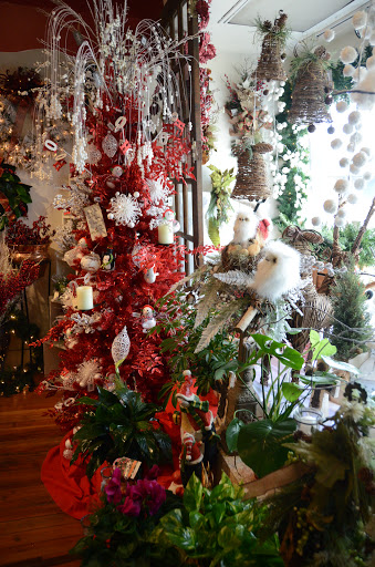 Florist «Carousel Flowers by Shamrock Garden Florist», reviews and photos, 527 S York St, Elmhurst, IL 60126, USA