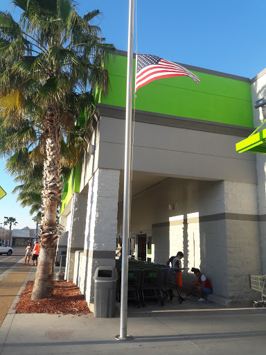 Supermarket «Walmart Neighborhood Market», reviews and photos, 1803 N Highland Ave, Clearwater, FL 33755, USA
