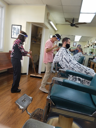 Barber Shop «Wildwood Manor Barber Shop», reviews and photos, 10229 Old Georgetown Rd, Bethesda, MD 20814, USA