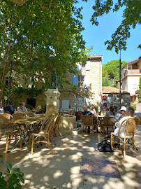 Atmosphère du Restaurant La Place - Bistrot Responsable à Puyloubier - n°5