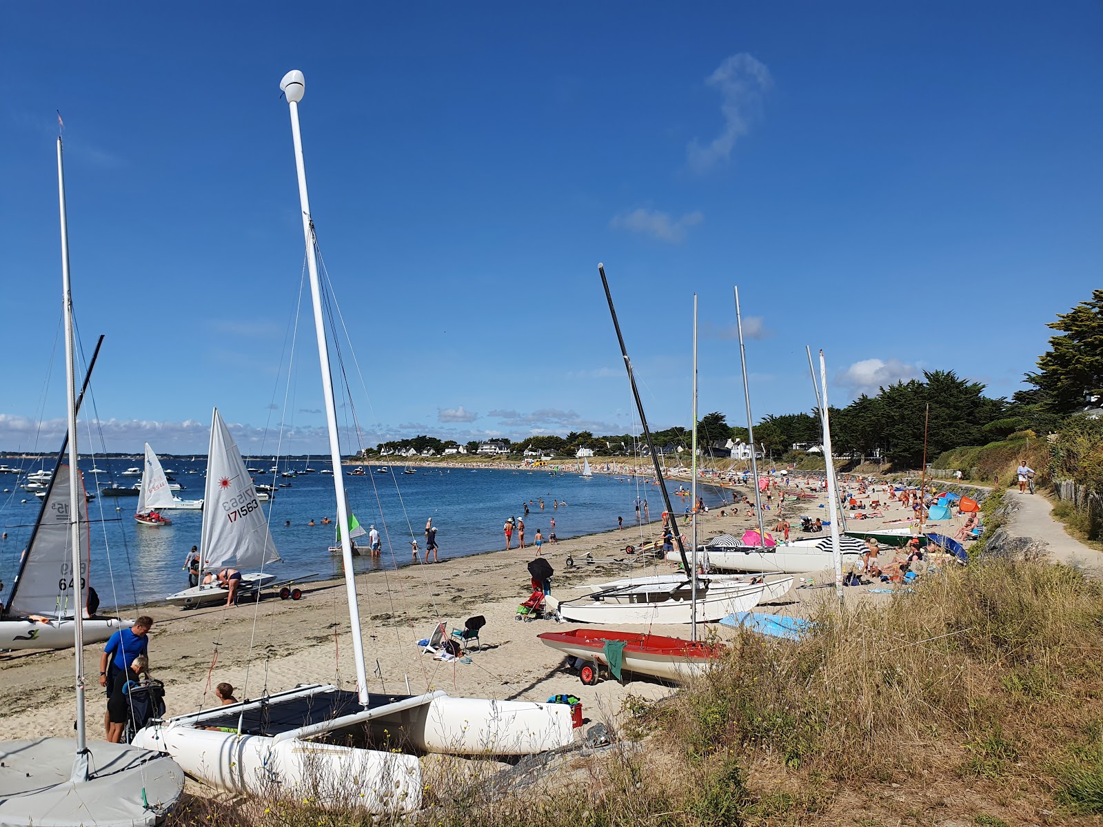 Foto di Plage de Lanseria con una superficie del sabbia beige