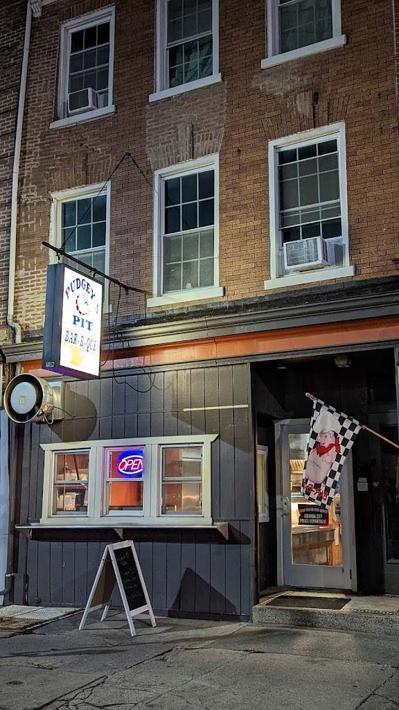 Pudgey's Pit Bar B Que 17042