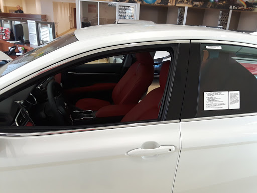 Toyota Dealer «Toyota Of Whittier», reviews and photos, 14577 Whittier Blvd, Whittier, CA 90605, USA