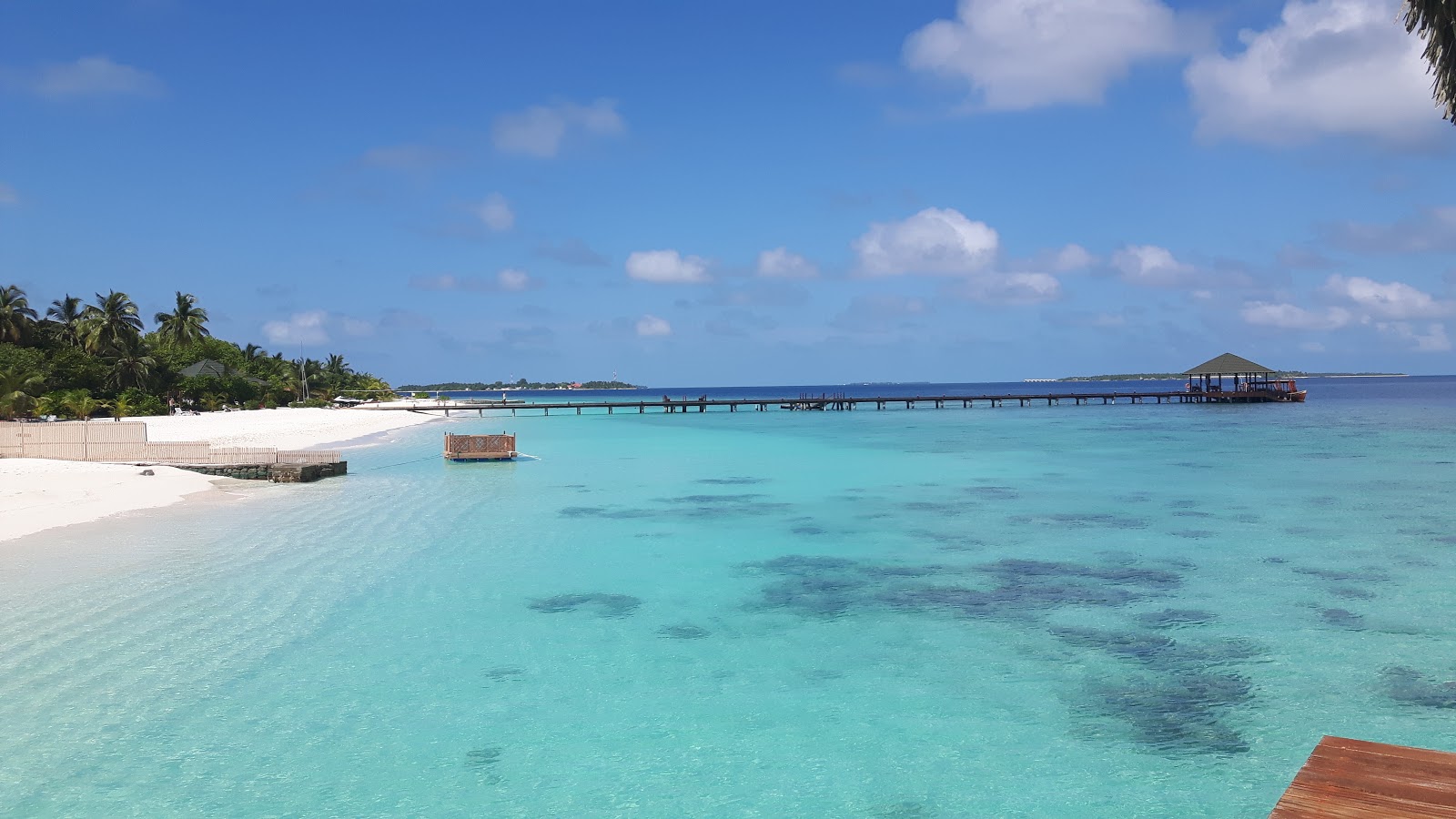 Foto von Strand der Insel Meedhupparu hotelbereich