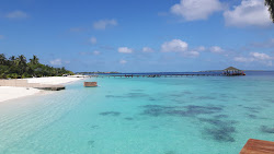 Foto von Strand der Insel Meedhupparu und die siedlung