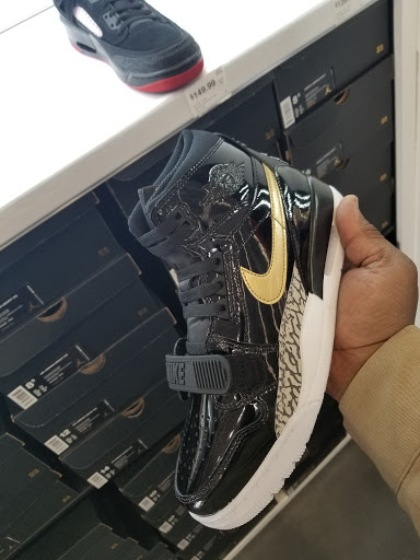 Shoe Store «WSS», reviews and photos, 104 W Foothill Blvd, Rialto, CA 92376, USA