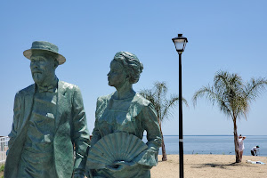 Colonial Beach Statues