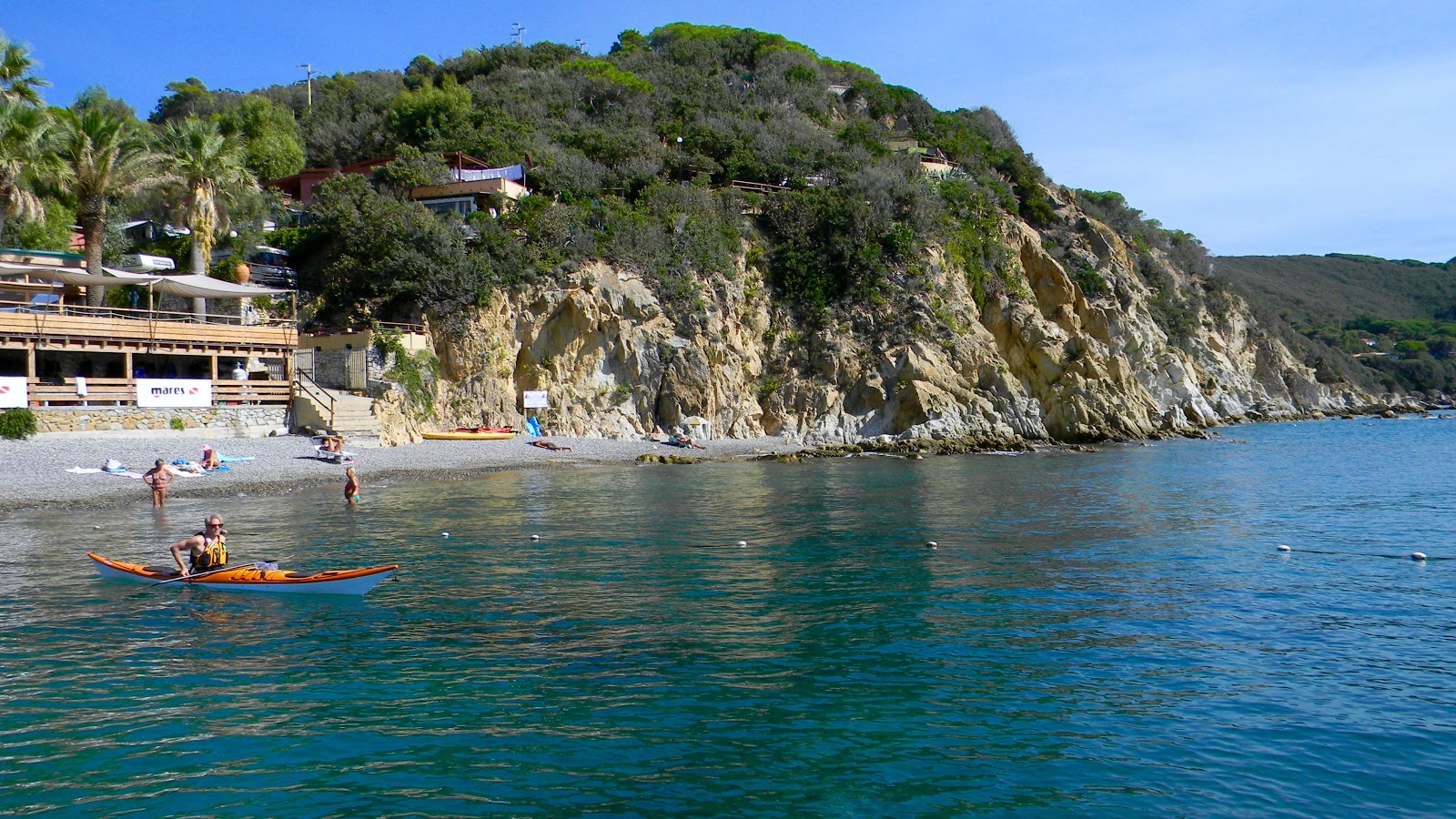 Foto van Spiaggia di Enfola en de nederzetting