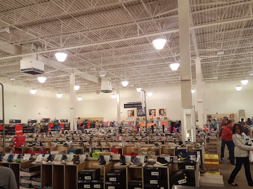 Shoe Store «DSW Designer Shoe Warehouse», reviews and photos, 11531 Fountains Dr, Maple Grove, MN 55369, USA