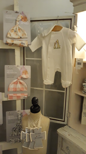 Antique Store «Logan Village Mall», reviews and photos, 977 Logan St, Noblesville, IN 46060, USA