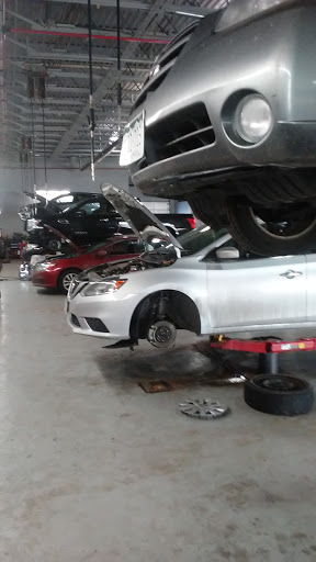 Nissan Dealer «Larry H. Miller Nissan Southwest», reviews and photos, 5067 S Wadsworth Blvd, Littleton, CO 80123, USA