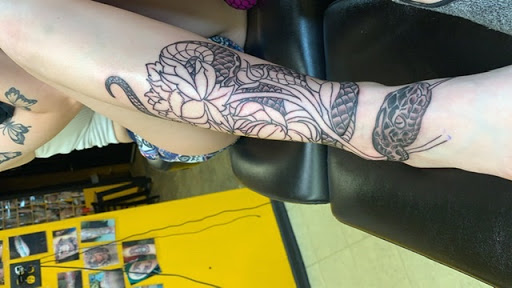 Tattoo Shop «Chicky Tattwo Tattoo Parlor», reviews and photos, 2001 W Main St, Leesburg, FL 34748, USA