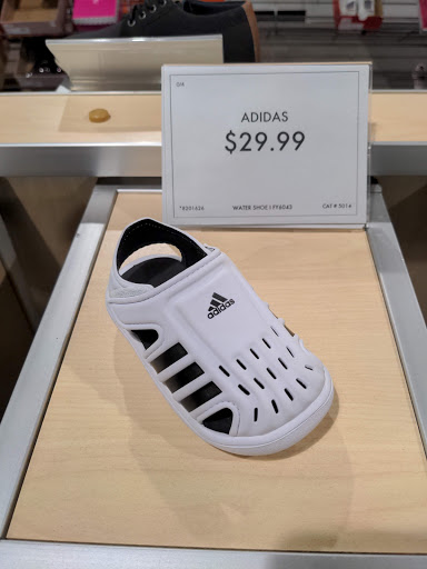 Shoe Store «DSW Designer Shoe Warehouse», reviews and photos, 8506 E 71st St, Tulsa, OK 74133, USA