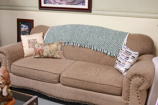 Used Clothing Store «T.E.A.M. Resale Shop», reviews and photos, 300 W Main St, Tomball, TX 77375, USA