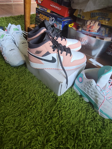 Shoe Store «Hibbett Sports», reviews and photos, 8025 W Florissant Ave Ste A, Jennings, MO 63136, USA