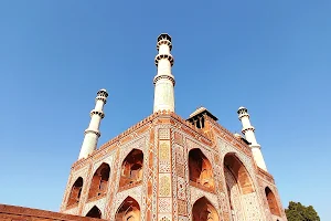 sikandra tomb image