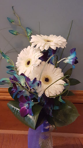 Florist «Flowers by Emily LLC», reviews and photos, 15620 W High St, Middlefield, OH 44062, USA
