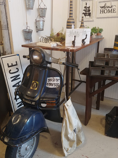 Antique Store «Logan Village Mall», reviews and photos, 977 Logan St, Noblesville, IN 46060, USA