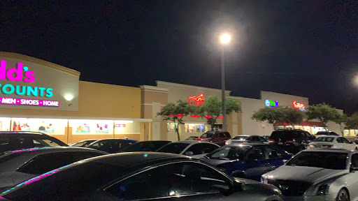 Shopping Mall «Horizon Park Shopping Center», reviews and photos, 3904 W Hillsborough Ave, Tampa, FL 33614, USA