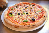 Plats et boissons du Pizzas à emporter Pizza Rossa à Lecci - n°2