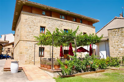 Restaurante Villa de Ábalos - Pl. Fermín Gurbindo, 2, 26339 Ábalos, La Rioja, Spain