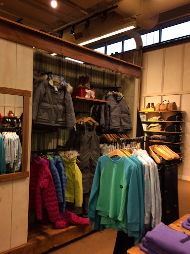Clothing Store «L.L. Bean», reviews and photos, 340 Legacy Pl, Dedham, MA 02026, USA