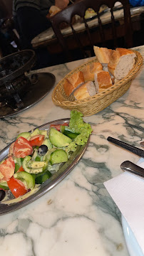 Salade grecque du Restaurant français Heureux comme Alexandre - Saint Michel à Paris - n°3