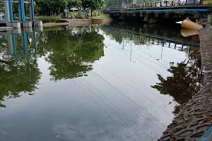 Pintu Air Irigasi Sungai Paring image