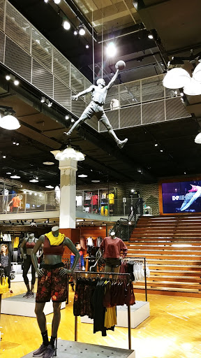 Clothing Store «Nike Portland», reviews and photos, 638 SW 5th Ave, Portland, OR 97201, USA