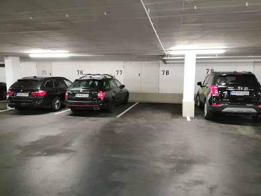 Parking Adcom Center